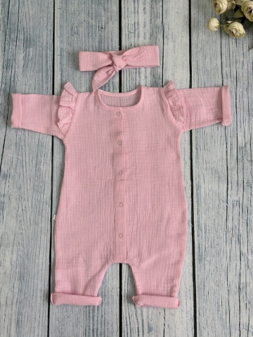 Купить оптом 336-Р. Комбинезон с повязкой для девочки из муслина, хлопок 100%, размеры 56,62,68, розовый в Бердске